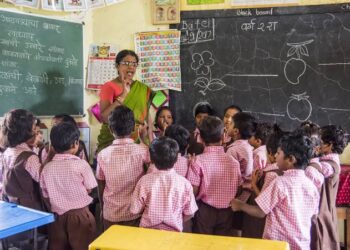 मराठी बोलण्यावर बंदी घालणाऱ्या शाळांबाबत शिक्षण विभाग आक्रमक