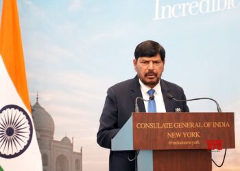 डॉ.बाबासाहेब आंबेडकरांचे जीवन समतेचा, मानवतेचा दीपस्तंभ : आठवले
