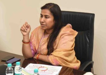 आषाढी वारीत सहभागी होणाऱ्या वारकऱ्यांसाठी प्रशासनाने दक्ष राहावे : मेघना साकोरे