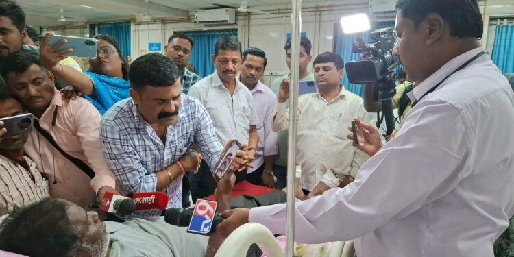 कर्जमाफीसाठी अहमदपूरहून निघालेल्या शेतकऱ्याची प्रकृती बिघडली