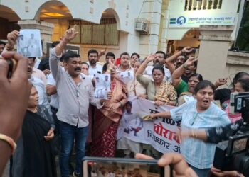 गोपीचंद पडळकर विरोधात राष्ट्रवादी काँग्रेस-शरदचंद्र पवार पक्षाचे जोडो मारो आंदोलन