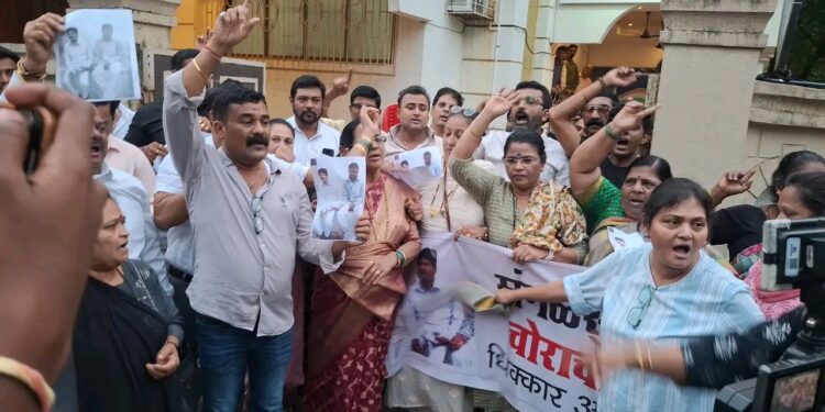 गोपीचंद पडळकर विरोधात राष्ट्रवादी काँग्रेस-शरदचंद्र पवार पक्षाचे जोडो मारो आंदोलन