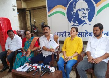 अनधिकृत बांधकाम उभारणाऱ्यांकडून ठामपा अधिकारी घेतात चौरसफुटामागे 300 रूपये