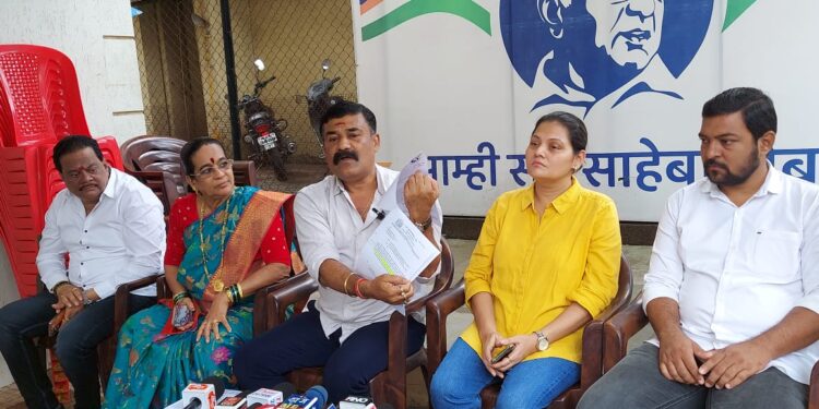 अनधिकृत बांधकाम उभारणाऱ्यांकडून ठामपा अधिकारी घेतात चौरसफुटामागे 300 रूपये
