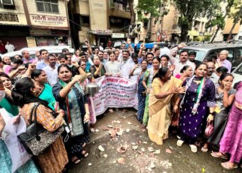पाण्यासाठी कळवेकरांची प्रभाग समितीवर धडक
