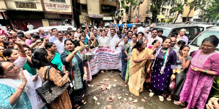 पाण्यासाठी कळवेकरांची प्रभाग समितीवर धडक