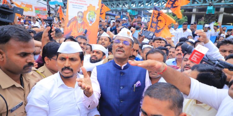 मी मंत्री, आमदार नंतर… मराठी आधी!” : प्रताप सरनाईक यांची ठाम भूमिका