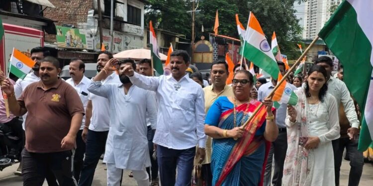 भाजप मानपाडा मंडळा तर्फे भव्य तिरंगा पदयात्रा