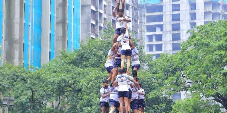 संस्कृतीच्या दहीहंडीत १० थर लावून विश्वविक्रम