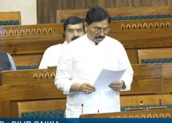 देशातील सुमारे १० लाख आशा सेविकांसाठी समान कायदा व वेतनाच अवलंब करा