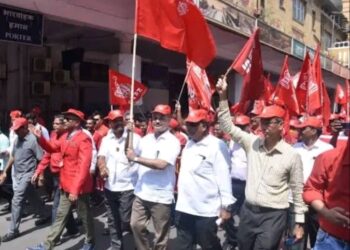 कामाचे तास वाढवण्याचा निर्णय त्वरित रद्द करावा – संजय वढावकर