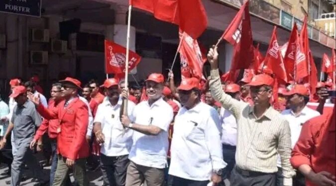 कामाचे तास वाढवण्याचा निर्णय त्वरित रद्द करावा – संजय वढावकर