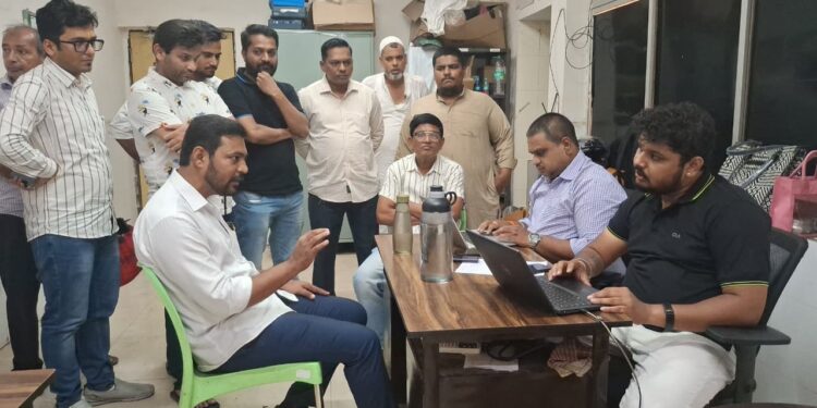 ठाण्यातील ओला सर्व्हिस सेंटरवर राष्ट्रवादी काँग्रेस पक्षाची धडक!